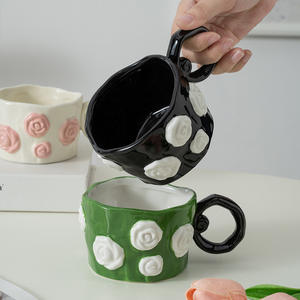 Mug à café et à lait en céramique pour la maison, rose en relief tridimensionnelle, façonné à la main - Product Image 5