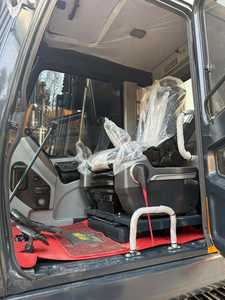 Excavadora Hyundai HX220HD Usada, Casi Nueva, 22 Toneladas, Motor Cummins, Cucharón de 1m, 114KW de Potencia, Buen Estado, Buen Precio - Product Image 4