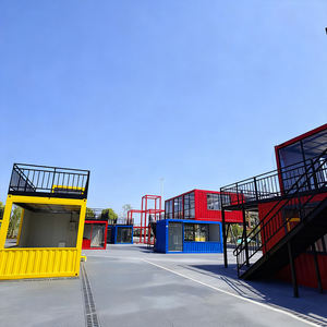 Containers Creëren Caféwinkel Op De Hoek Van De Straat En Eetstraten In Industriële Stijl In De Stad - Product Image 5