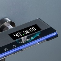 Nouvel ensemble de robinetterie de douche thermostatique poli à boutons piano avec affichage numérique et lumière d'ambiance, design moderne pour hôtels, maisons et villas