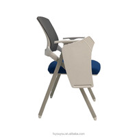 Chaise de formation moderne en maille avec tablette d'écriture pliable, siège rembourré et pieds fixes pour salle de classe, conférence, réunion, bureau