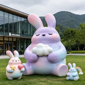 Statue de lapin mascotte géante colorée personnalisée pour centre commercial, sculpture extérieure en fibre de verre pour parc à thème, décoration événementielle étanche en PRV - Product Image 1
