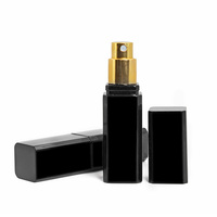 Flacon pulvérisateur de parfum de poche de luxe noir 15 ml vide en plastique carré avec pompe à brume fine et col serti pour parfum