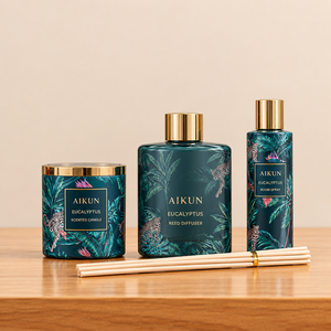 Coffret Cadeau Aromatique Aikun Botanical Eucalyptus en Verre Doré avec Diffuseur à Bâtonnets, Bougie et Spray d'Ambiance pour l'Entrée en Maison - Product Image 1
