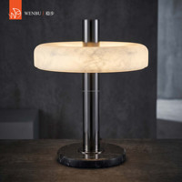 Lampe de table moderne en albâtre espagnol avec finition laiton bruni pour hôtel, villa, salon