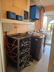 ชุดพลังงานแสงอาทิตย์ไฮบริดแบบปลั๊กแอนด์เพลย์10kW 3เฟสพร้อมที่เก็บแบตเตอรี่สำหรับใช้ในครัวเรือน - Product Image 3