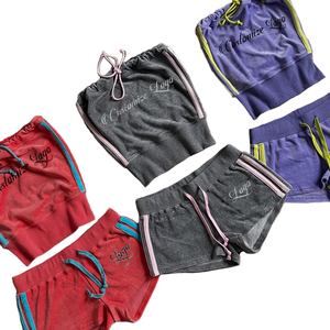 Completo Estivo da Donna Due Pezzi: Top Corto e Pantaloncini con Striscia Laterale e Coulisse, Tuta Sportiva Streetwear con Logo Personalizzato - Product Image 3