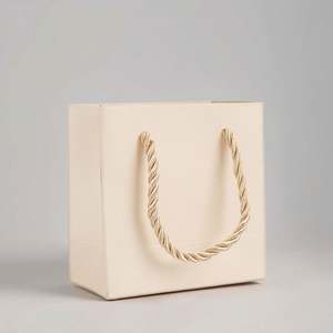 Sac en papier kraft de luxe personnalisé de haute qualité pour l'emballage d'achats écologiques Impression offset Sacs colorés - Product Image 1