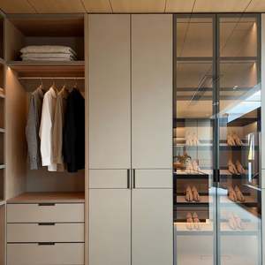 Armario Moderno de Lujo BALOM con Puertas de Cristal, Almacenamiento Integrado, Iluminación con Control Remoto, Muebles de Dormitorio Personalizados al por Mayor - Product Image 6