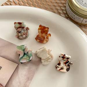 กิ๊บติดผมอะซิเตทลายการ์ตูนเกาหลีน่ารักแบบ OEM ดีไซน์น้องหมีติดป้ายทองเล็กๆ พร้อมปิ่นปักผมรูปแมว - Product Image 4