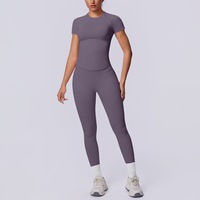 Ensemble de yoga sans couture en maille à manches courtes, couleur unie, taille trois segments, avec pantalon de fitness taille haute effet galbant couleur pêche