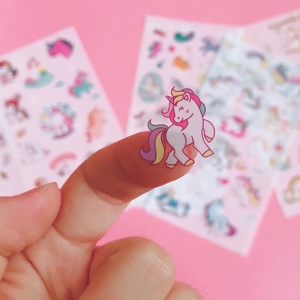 Pegatinas personalizadas de dibujos animados transparentes y bonitas con corte especial, en tamaños irregulares, adecuadas para cajas de regalo, etiquetas de regalo, vinilo. - Product Image 2