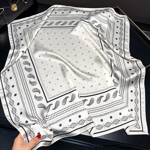 <span class=keywords><strong>Sciarpa</strong></span> Bandana di raso in raso <span class=keywords><strong>elegante</strong></span> in seta Paisley Bandana <span class=keywords><strong>sciarpa</strong></span> Vintage <span class=keywords><strong>blu</strong></span> Navy quadrata in seta di raso per le donne 70x70cm - Product Image 4