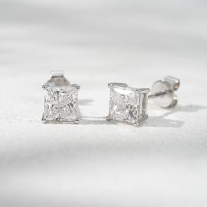 Boucles d'oreilles en or 18 carats Starsgem avec diamants de laboratoire taille princesse 0,5 ct, 1 ct, 2 ct, non certifiés - Product Image 2