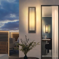 Lampe murale extérieure solaire moderne de luxe personnalisée, base en acier inoxydable avec source de lumière LED pour hôtel, restaurant, couloir, jardin