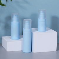 Bouteille PP bleu clair sans air personnalisée en gros avec pompe à lotion pour sérum de soin de la peau, petite capacité cosmétique 15ml 30ml 50ml