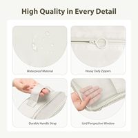 Sac de rangement multifonctionnel pour organiser les articles divers ; se plie pour un rangement suspendu et est facile à transporter