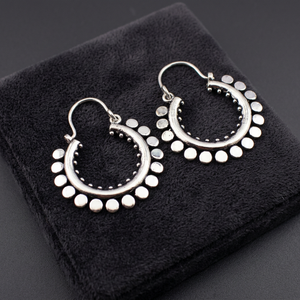 Fabricant Grossiste Boucles d'oreilles Huggie Artisanales en Argent Sterling 925, Bijoux de Mode Classiques Vintage pour Mariage et Fête, Cadeau Idéal - Product Image 3