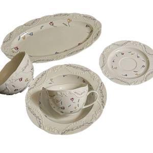 Ensemble de vaisselle en céramique pour la maison : assiettes, plats à dessert, plats à pâtes et tasses à boire - Vente en gros - Product Image 1