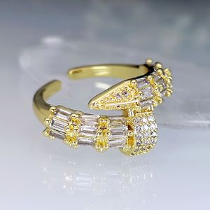 Anello Aperto Regolabile a Forma di Serpente con Texture per Donna - Product Image 5