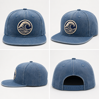 Casquette snapback vintage en denim délavé, imperméable, style sportif, petite série, avec patch tissé motif vague et étiquette personnalisée