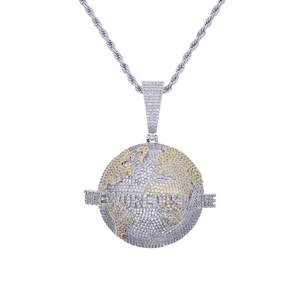 Collana con Ciondolo Mappa del Mondo Bicolore con Scritta 'Il Mondo è Mio', Gioielli Hip Hop da Uomo con Charm CZ Luccicante - Product Image 6