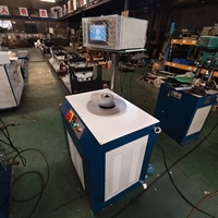 Machine d'équilibrage verticale avec fonction de perçage incliné électronique pour rotors de type disque, industrie des pièces automobiles, garantie 1 an