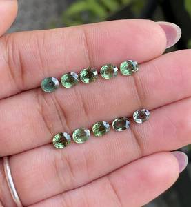 ไพลินตัดรูปไข่สีเขียวธรรมชาติ | อัญมณีหลวมสำหรับทำเครื่องประดับ - Product Image 1