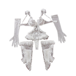 Ensemble de lingerie de mariée en dentelle blanche 3 pièces, body à volants avec gants et bas cuissardes S-L - Product Image 5