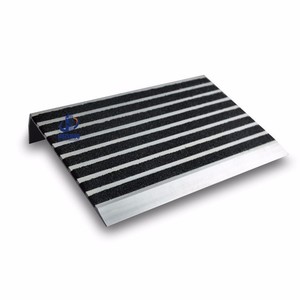 <span class=keywords><strong>Bande</strong></span> de nez d'<span class=keywords><strong>escalier</strong></span> <span class=keywords><strong>antidérapante</strong></span> avec alliage d'aluminium durable et plusieurs options de finition pour une sécurité accrue - Product Image 2