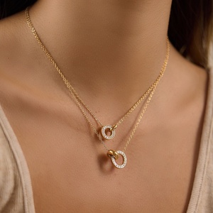 Conjunto de Joyería de Acero Inoxidable Chapado en Oro de 18K para Mujer |   Collar y Pulsera con Números Romanos y Circonitas para Compromiso y Aniversario - Product Image 4
