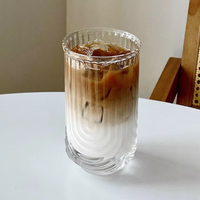 Tasse en verre transparent à rayures verticales pour latte, café, jus, boissons, petit-déjeuner, lait et café