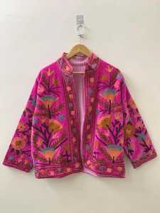 เสื้อแจ็คเก็ตกำมะหยี่ทำมือสำหรับผู้หญิง ลายปักดอกไม้แบบดั้งเดิมสไตล์ซูซานี ลายสัตว์พิมพ์บนผ้าฝ้าย ดีไซน์ย้อนยุค เหมาะสำหรับฤดูหนาว - Product Image 1