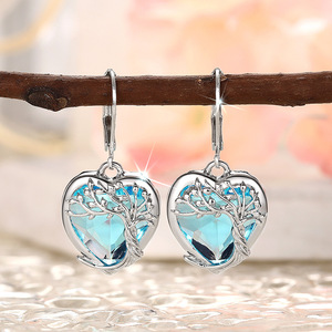 Orecchini Pendenti a Cuore Blu per Donne, Gioielli Eleganti Ispirati all'Oceano - Product Image 4