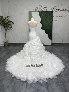 क्लासिक मत्स्यांगना फर्श-लंबाई फीता-अप बैक पुष्प विवाह पोशाक - Product Image 2