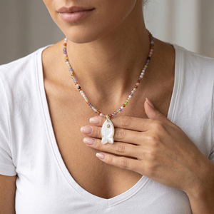 Collier Pendentif Poisson en Chaîne de Perles Multicolores avec Pierres Précieuses, Quartz Rose, Turquoise, Plaqué Or, Bijoux Bohèmes - Product Image 4