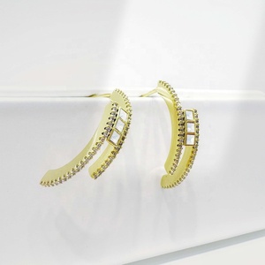 Boucles d'oreilles clous géométriques rondes en argent 925 de haute qualité, plaquées rhodium, avec zircon, minimalistes, pour femmes, pour tous les jours et les soirées. - Product Image 3