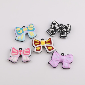 Colgante de aleación de zinc con lazo pintado a mano, accesorio de joyería DIY para bolso, llavero, regalo unisex, colores aleatorios - Product Image 1