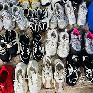 Stock all'ingrosso <span class=keywords><strong>di</strong></span> scarpe sportive usate da <span class=keywords><strong>donna</strong></span>, <span class=keywords><strong>sneakers</strong></span> <span class=keywords><strong>di</strong></span> seconda mano <span class=keywords><strong>marca</strong></span> Antelope, 45-100kg/balle, balle Ukay <span class=keywords><strong>di</strong></span> alta qualità, tutti i modelli. - Product Image 5