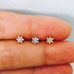 Orecchini a perno mini a forma di fiore per donna, accessori per l'orecchio semplici da indossare tutti i giorni - Product Image 1