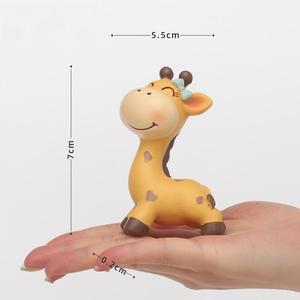 Giraffa in resina moderna piccoli ornamenti creativi decorazioni per la casa per soggiorno/ufficio/Desktop graziosi regali di anniversario di guarigione per le donne - Product Image 2