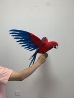 Oiseau artificiel, perroquet volant, oiseau de la jungle et plume de perroquet, fourrure d'animal réaliste, modèle en plastique