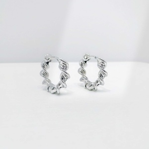 Pendientes de aro geométricos sencillos de plata de ley 925 OEM, diseño clásico para uso diario, elegantes, a la moda, para profesoras y mujeres. - Product Image 4