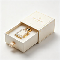 Boîte cadeau rigide personnalisée avec tiroir coulissant pour flacon de parfum, avec ruban tirette et insert en coton perlé, logo doré personnalisé