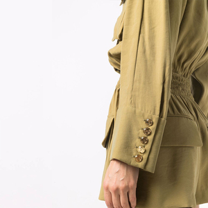 Combinaison courte et plissée élastique à manches longues, 2022, nouveau design, style uniforme <span class=keywords><strong>militaire</strong></span>, taille plissée à rétrécissement, combinaison courte pour femmes - Product Image 4
