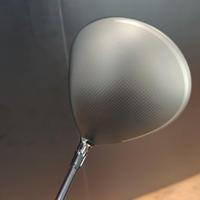 Driver de golf tendance pour hommes, léger, avec tige en graphite, plusieurs réglages de loft, offre une performance stable pour des longues distances de frappe.