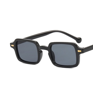 แว่นกันแดดทรงสี่เหลี่ยมทันสมัยและอินเทรนด์สำหรับถ่ายภาพกลางแจ้ง ป้องกันแสงแดด - Product Image 4