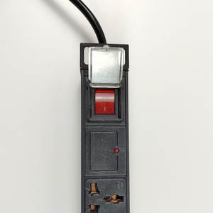 Hot bán tủ đơn vị phân phối điện PDU ổ cắm 8 cổng 10A Hợp kim nhôm trung tâm dữ liệu mạng Rack mount PDU - Product Image 4