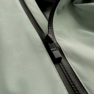 Veste de randonnée coupe-vent monochrome pour homme, avec logo personnalisé, à capuche, épaisse, style safari, imperméable, 100% tissée - Product Image 3