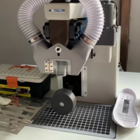 Machine à polir les semelles de chaussures Kezhi International 220V 2.00Kw à bon prix, pour le moulage et le ponçage des semelles en EVA, et l'ébréchage des semelles.